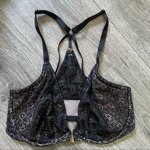 VERY SEXY Victoria’s Secret 
Unlined Floral Lace Bra